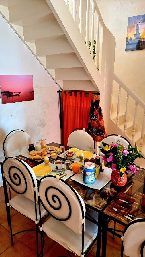 Bed and Breakfast Chez Coumbis Gorée Esterno foto